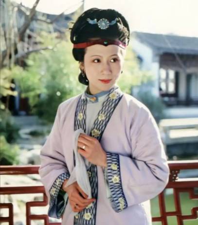 冰火交织的终局:李纨的悲剧人生与封建伦理的双重绞杀