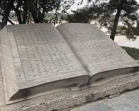 与河争地的千年算力:贾让“治河三策”中的生存哲学