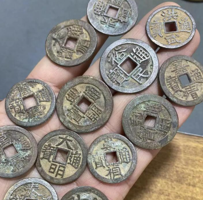 明朝铜钱稀缺之谜：多重因素交织下的货币困境