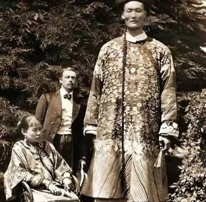 清朝巨人詹世钗:身高之谜与家族遗传的深度剖析